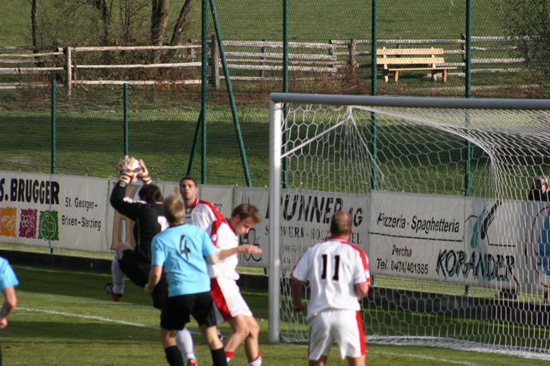 gal/10. Spieltag- SV Reischach - Pfalzen/2006-11-09 - SV Reischach gg. Pfalzen 036.jpg